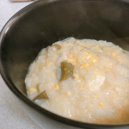 余っていたネギ入りの鶏茹で汁で作りました！生姜とごま油を入れることで、しっかりしたお味になりますね。おいしい〜レシピご馳走様でした！